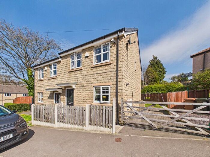 3 Bedroom Semi Detached House For Sale In West Royd Avenue, Shipley, BD18