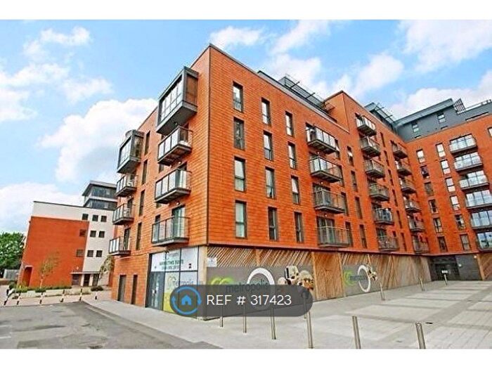 2 Bedroom Flat To Rent In Railway Terrace, Slough, SL2