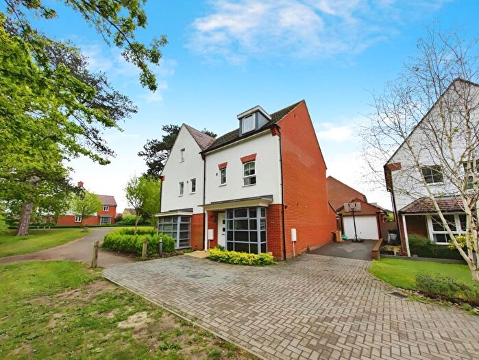 4 Bedroom Semi-Detached House To Rent In London Road, Wokingham, RG40