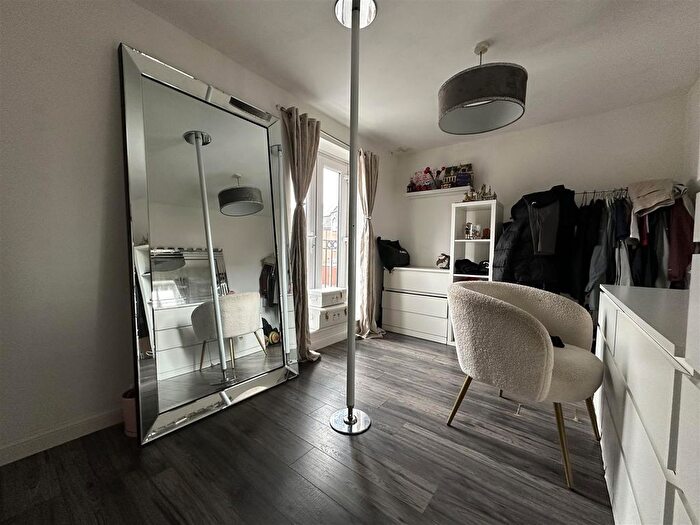 2 Bedroom Flat For Sale In Dixon Street, Manchester, M40