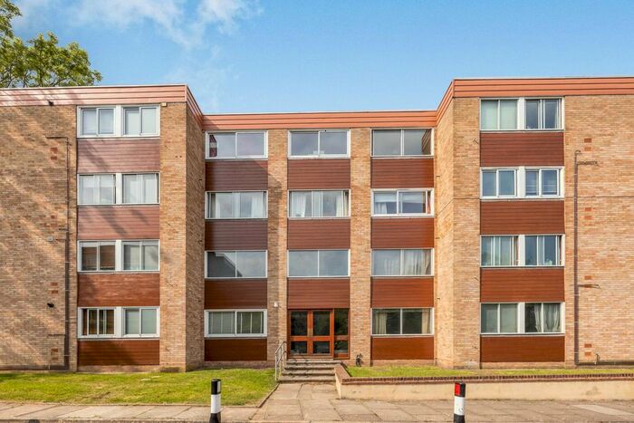 1 Bedroom Flat To Rent In Shortlands Grove, Bromley BR2