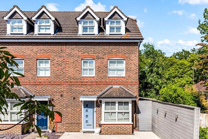 4 Bedroom End Of Terrace House For Sale In Crowhurst Crescent, Storrington, RH20