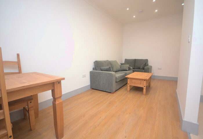 2 Bedroom Apartment To Rent In London Road, Reading, Berkshire, RG1
