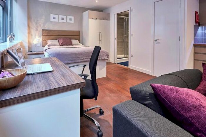 Studio To Rent In South Parade, Leeds, #, LS1