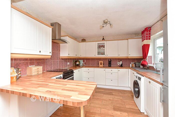 3 Bedroom Chalet For Sale In Sutton Road, Maidstone, Kent, ME15