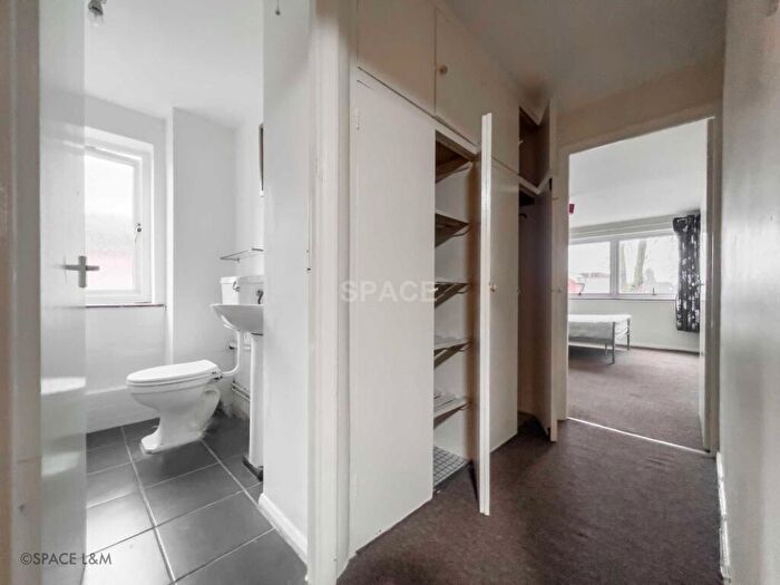 Studio To Rent In Alpha House Flats, Kendrick Road, Reading, Berkshire, RG1