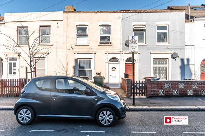 5 Bedroom Terraced House To Rent In Albert Square, Stratford, London, E15