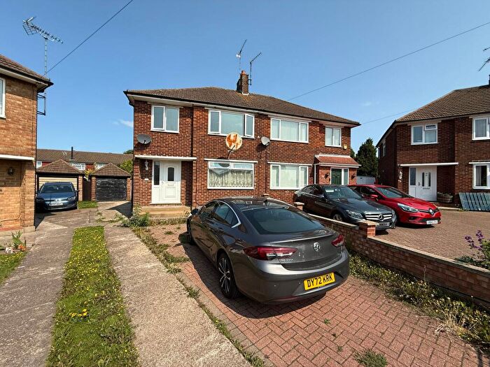 3 Bedroom Semi-Detached House To Rent In Cranbrook Drive, Luton, LU3