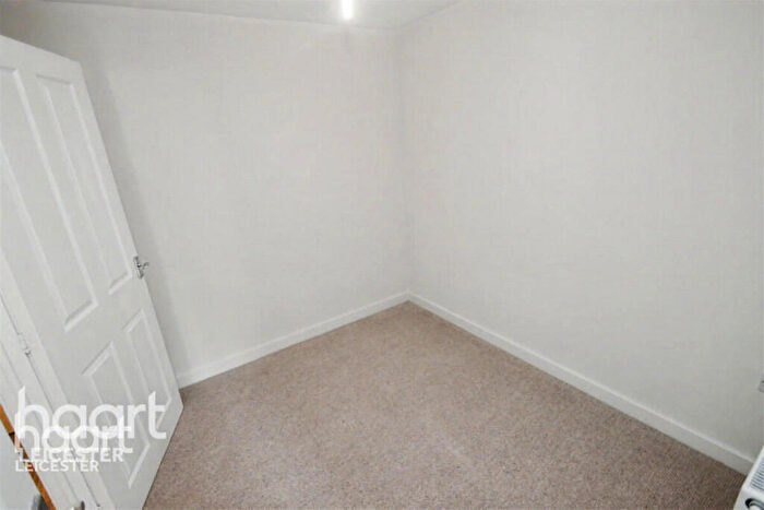 2 Bedroom Apartment For Sale In Pavilion Close, Leicester, LE2