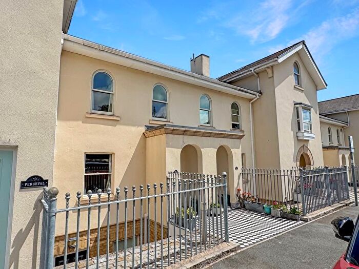 3 Bedroom Terraced House For Sale In Castle Road, Cowes, PO31
