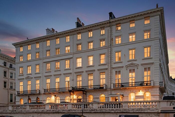 3 Bedroom Flat For Sale In Adelaide Crescent, Hove, BN3