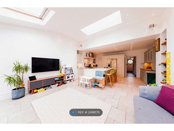 3 Bedroom Semi-Detached House To Rent In Hampden Avenue, Beckenham, BR3