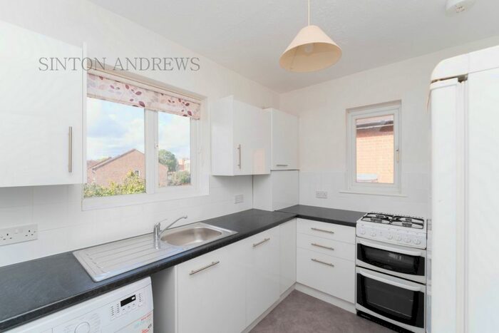 2 Bedroom Flat To Rent In Cavendish Avenue, Ealing, W13