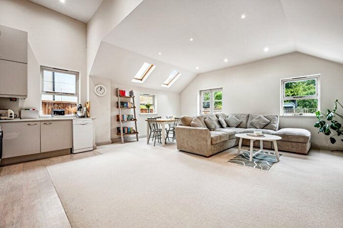 2 Bedroom Flat To Rent In Geraldine Road, Wandsworth, SW18