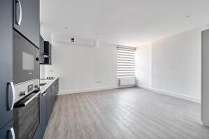 Flat To Rent In Shoot Up Hill London, NW2