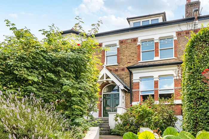 1 Bedroom Flat For Sale In Christchurch Road, N8