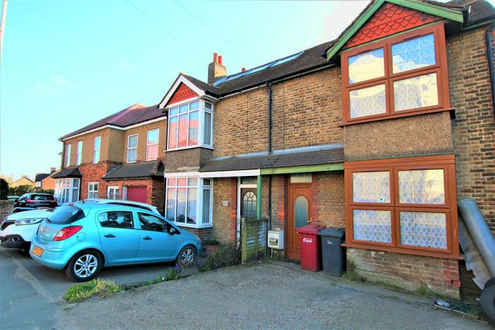 4 Bedroom Semi-Detached House To Rent In London Road, Langley, Slough, SL3
