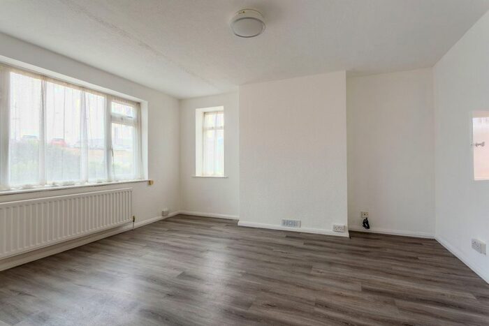 2 Bedroom Flat To Rent In Victoria Court, Victoria Road, Portslade, Brighton, BN41