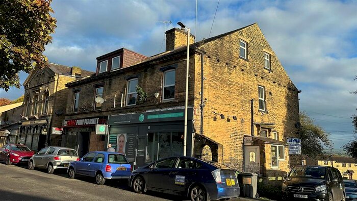 3 Bedroom Flat To Rent In Albion Road, Idle, Bradford, BD10