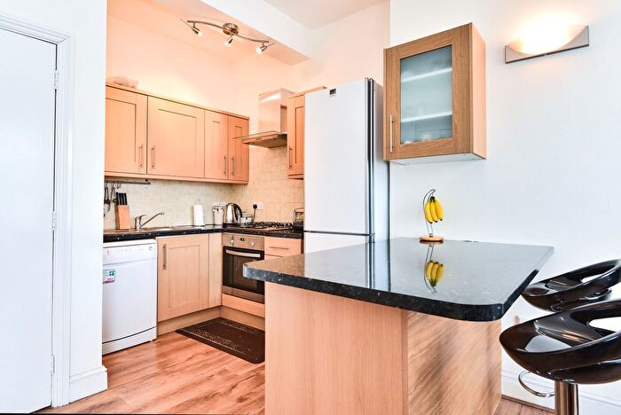 3 Bedroom Flat To Rent In Laurel Grove, Anerley, London, SE20