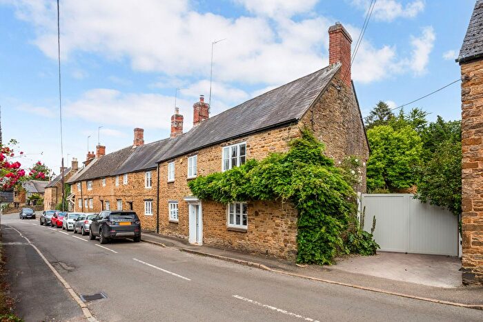 4 Bedroom Semi-Detached House For Sale In Whittall Street, Banbury, OX17