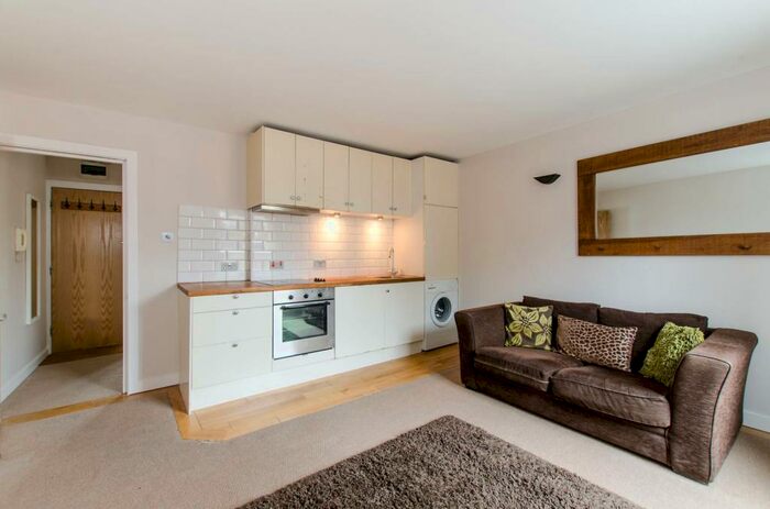 1 Bedroom Flat To Rent In Fernlea Road, Balham, London, SW12