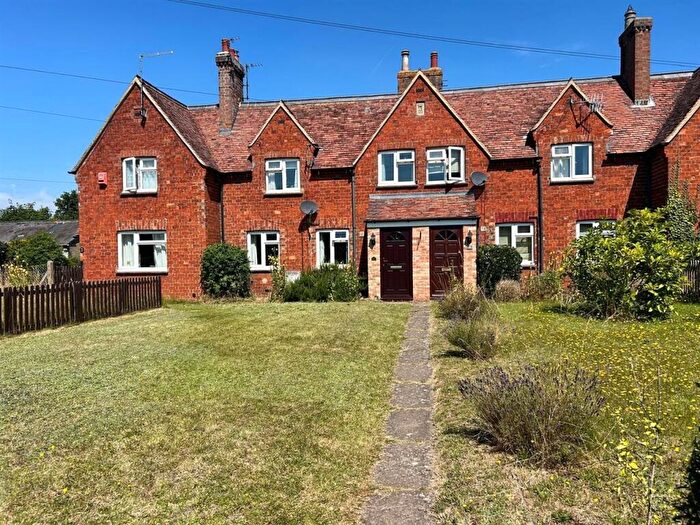2 Bedroom Cottage For Sale In Grange Lane, Cople, MK44