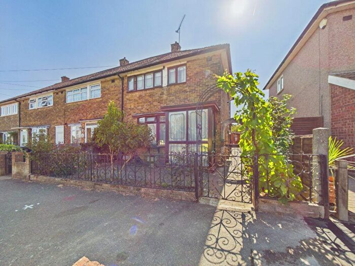 3 Bedroom End Of Terrace House For Sale In Romford Road, Aveley, South Ockendon, Essex, RM15