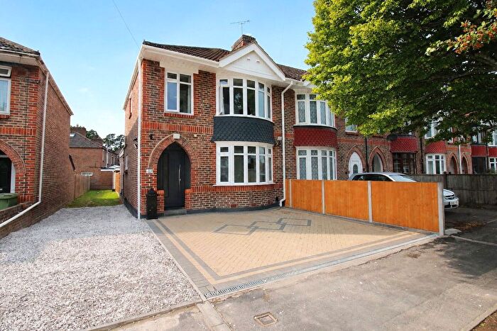 3 Bedroom End Terrace House For Sale In Redlands Lane, Fareham, Hampshire, PO14