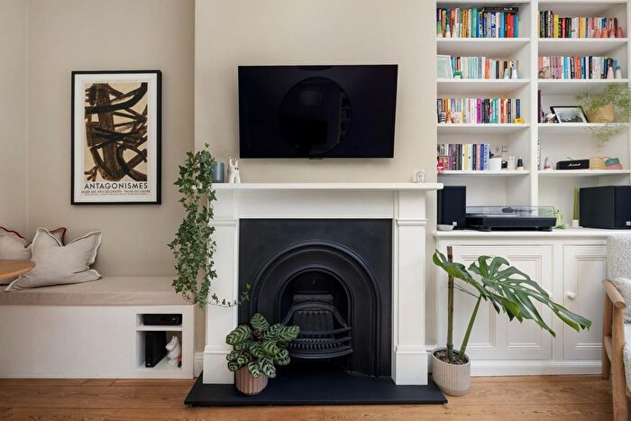 2 Bedroom Flat For Sale In Cotham Vale, Cotham, BS6