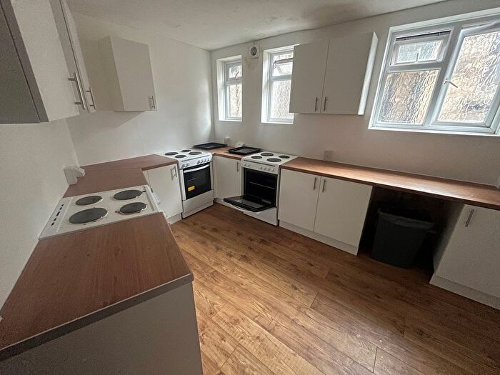 1 Bedroom Flat To Rent In Holdenhurst Road, Bournemouth, BH8