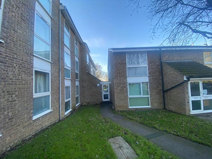 2 Bedroom Flat For Sale In Ribbledale, London Colney, AL2