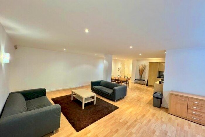 2 Bedroom Flat To Rent In Barker Gate, Nottingham, NG1