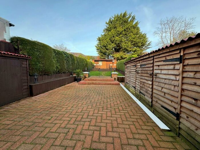 4 Bedroom Terraced House To Rent In Roedean Avenue, Enfield, EN3