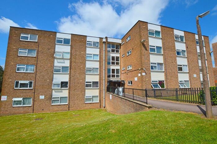 1 Bedroom House To Rent In Burfield Court, Handcross Road, Luton, LU2