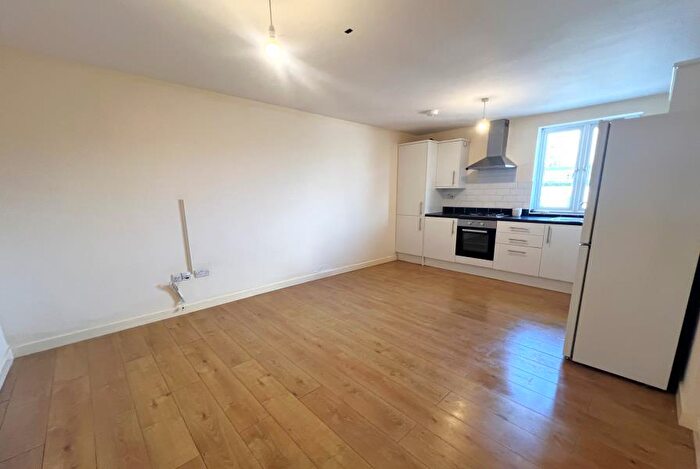 2 Bedroom Flat To Rent In Woking, Surrey, GU21