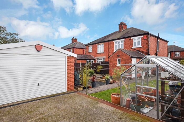 3 Bedroom Semi-Detached House For Sale In Salisbury Road, Newark, NG24