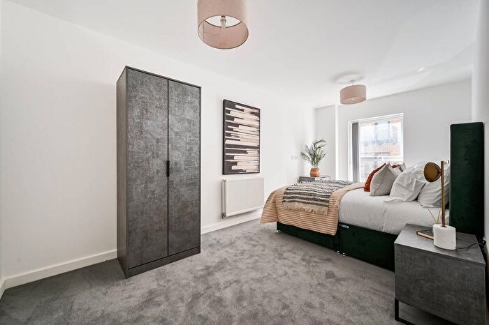 3 Bedroom Flat To Rent In Wotton Court, Woolwich, SE18