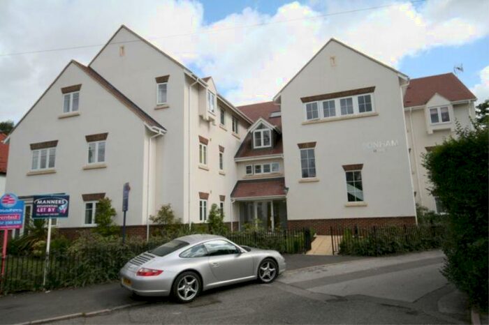 2 Bedroom Apartment To Rent In Woking, GU22