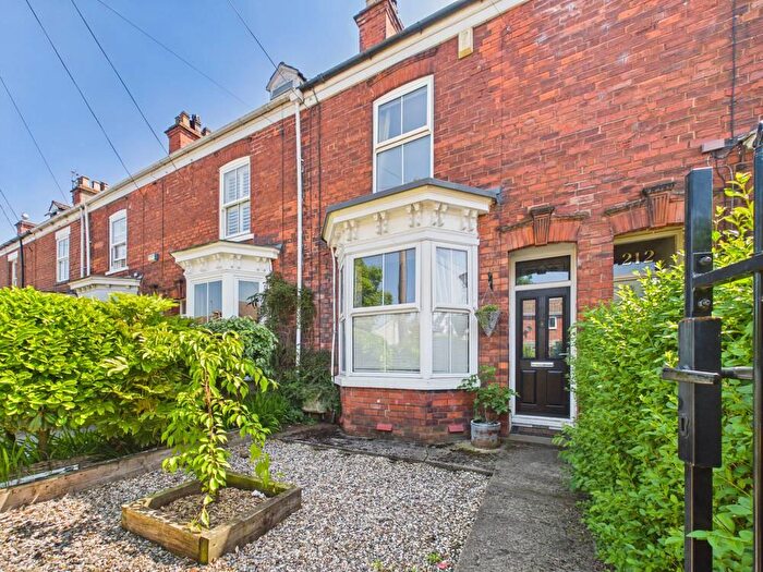 3 Bedroom Terraced House For Sale In Grovehill Road, Beverley, HU17