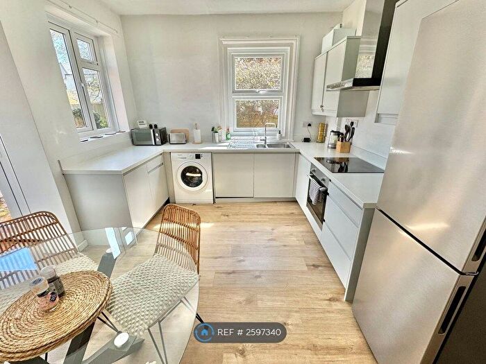 3 Bedroom Flat To Rent In Queensland Road, Bournemouth, BH5