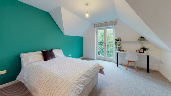 2 Bedroom Flat To Rent In The Grange, North Grange Mount, LS6