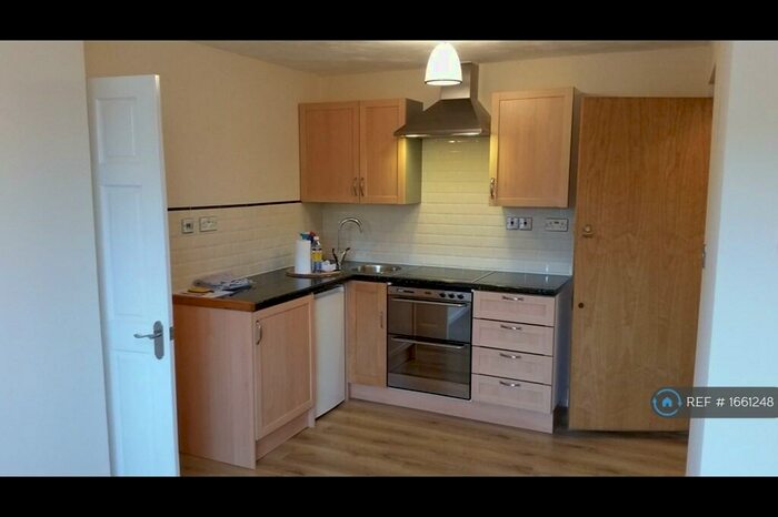 1 Bedroom Flat To Rent In Chalet Hill, Bordon, GU35