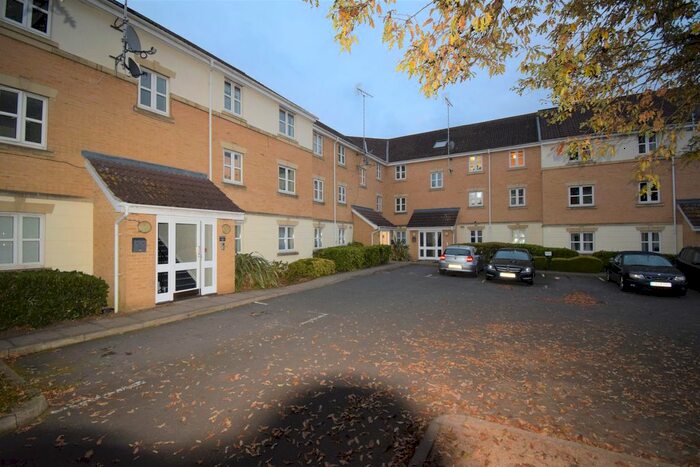 2 Bedroom Flat To Rent In Scholars Walk, Langley, Slough SL3