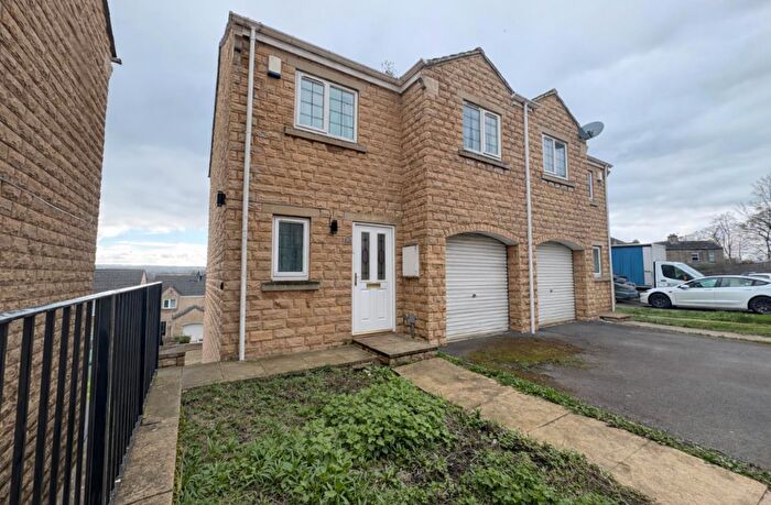 3 Bedroom House To Rent In Blackberry Way, Halifax, HX3
