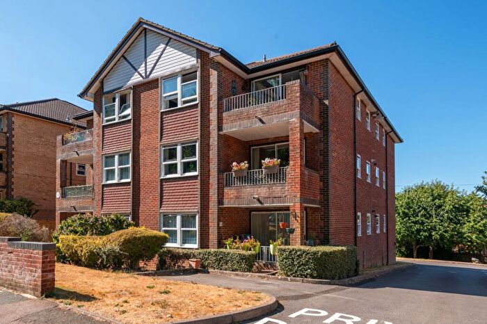 1 Bedroom Flat For Sale In Elm Road, Redhill, RH1