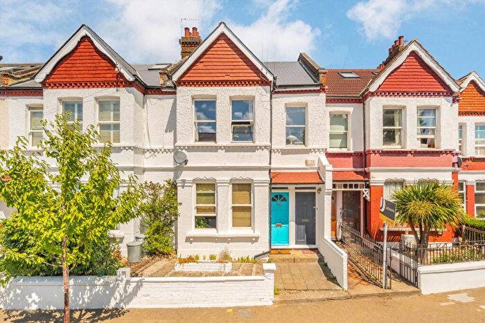 3 Bedroom Flat For Sale In Ravenstone Street, Balham, SW12