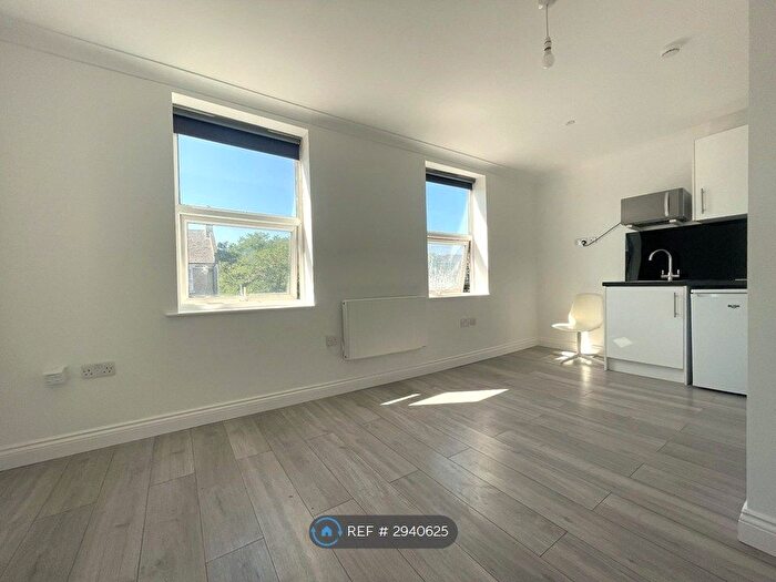 Studio To Rent In Unit D, London, SE6