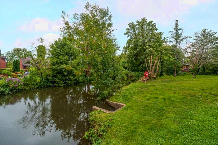 1 Bedroom Flat To Rent In Weybrook House, Weyside Park, Godalming, GU7