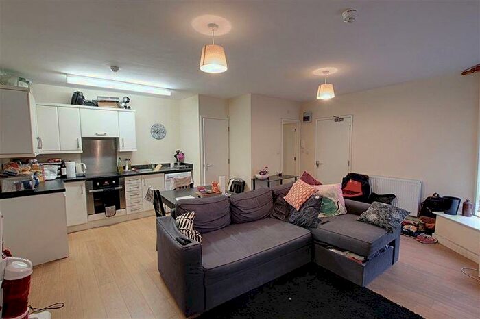 2 Bedroom Flat To Rent In Wells Road, Bath, BA2